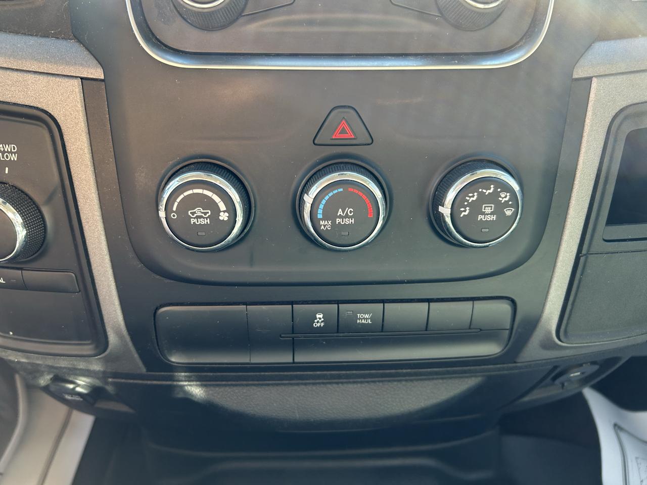 RAM 1500 4WD Crew Cab 140.5" Express 2014