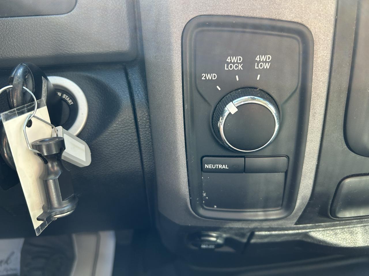 RAM 1500 4WD Crew Cab 140.5" Express 2014