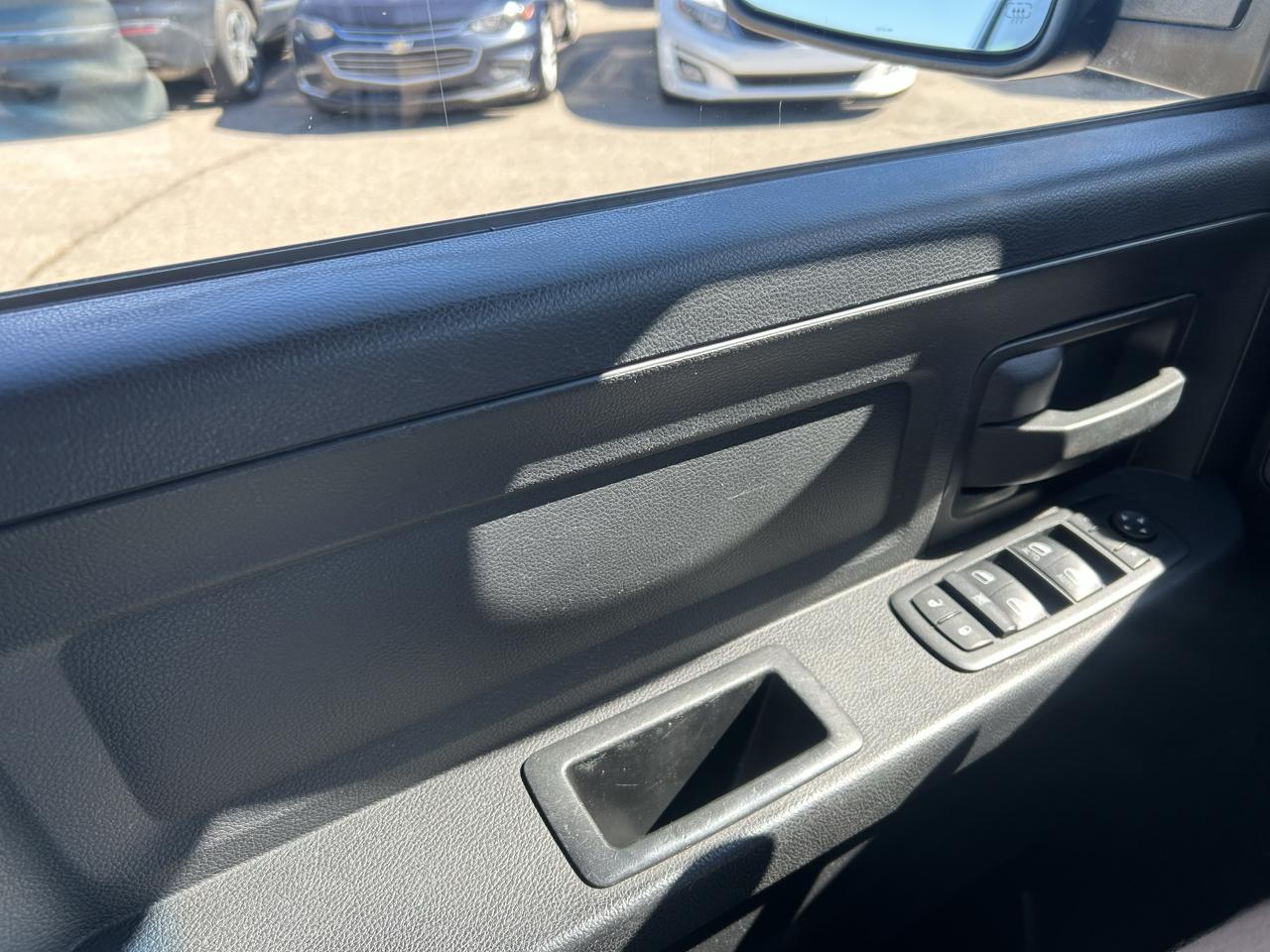 RAM 1500 4WD Crew Cab 140.5" Express 2014