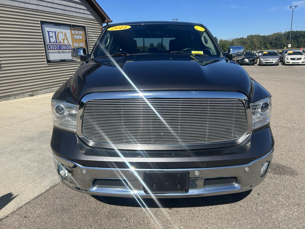 RAM 1500 4WD Crew Cab 140.5" Laramie 2015