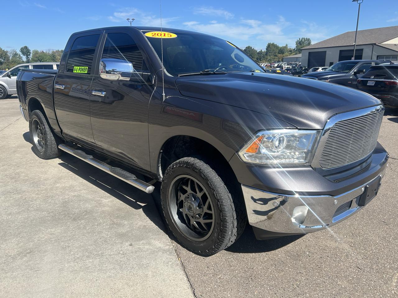RAM 1500 4WD Crew Cab 140.5" Laramie 2015