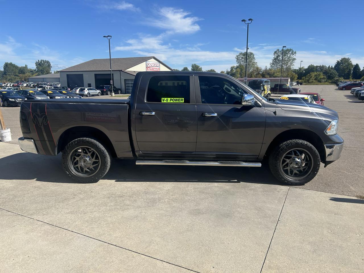 RAM 1500 4WD Crew Cab 140.5" Laramie 2015