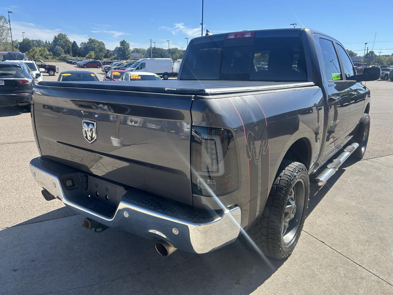 RAM 1500 4WD Crew Cab 140.5" Laramie 2015