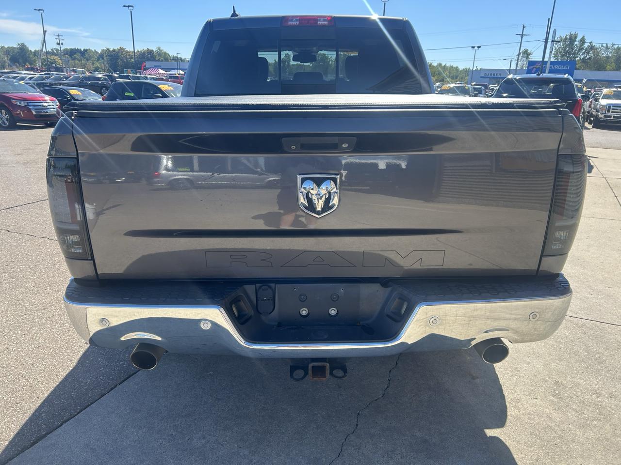 RAM 1500 4WD Crew Cab 140.5" Laramie 2015