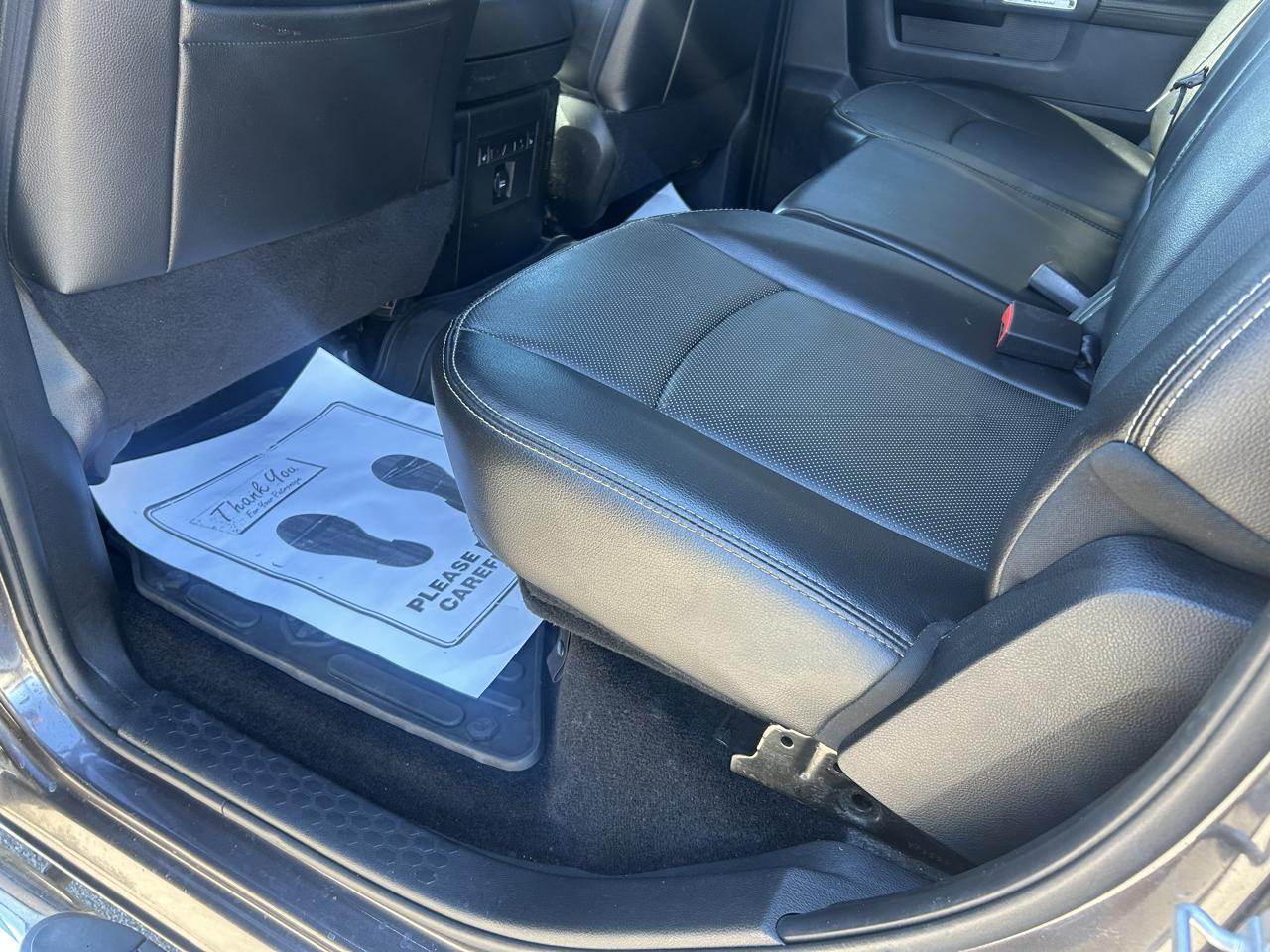 RAM 1500 4WD Crew Cab 140.5" Laramie 2015