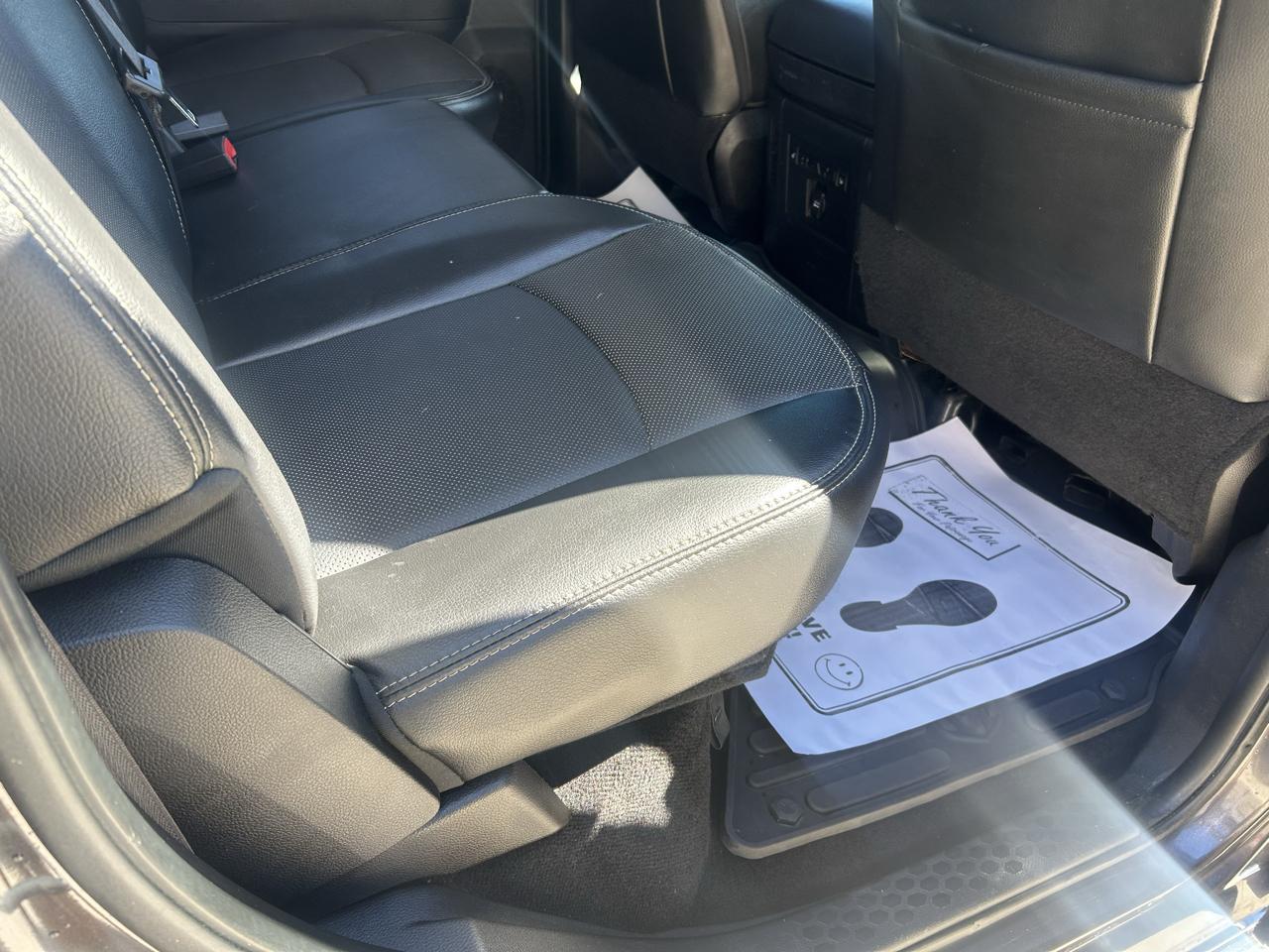 RAM 1500 4WD Crew Cab 140.5" Laramie 2015