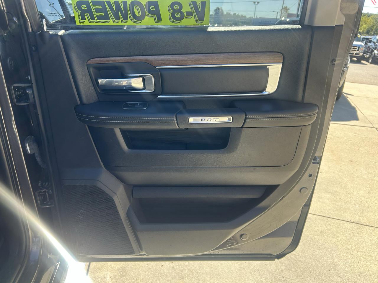 RAM 1500 4WD Crew Cab 140.5" Laramie 2015