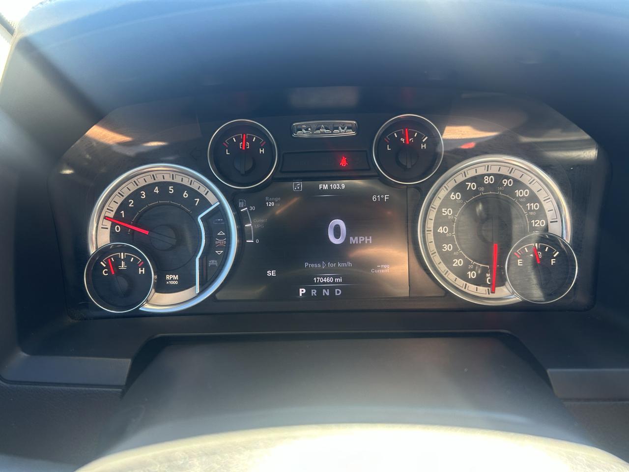 RAM 1500 4WD Crew Cab 140.5" Laramie 2015
