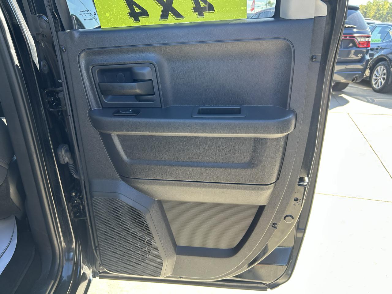 RAM 1500 4WD Quad Cab 140.5" ST 2012