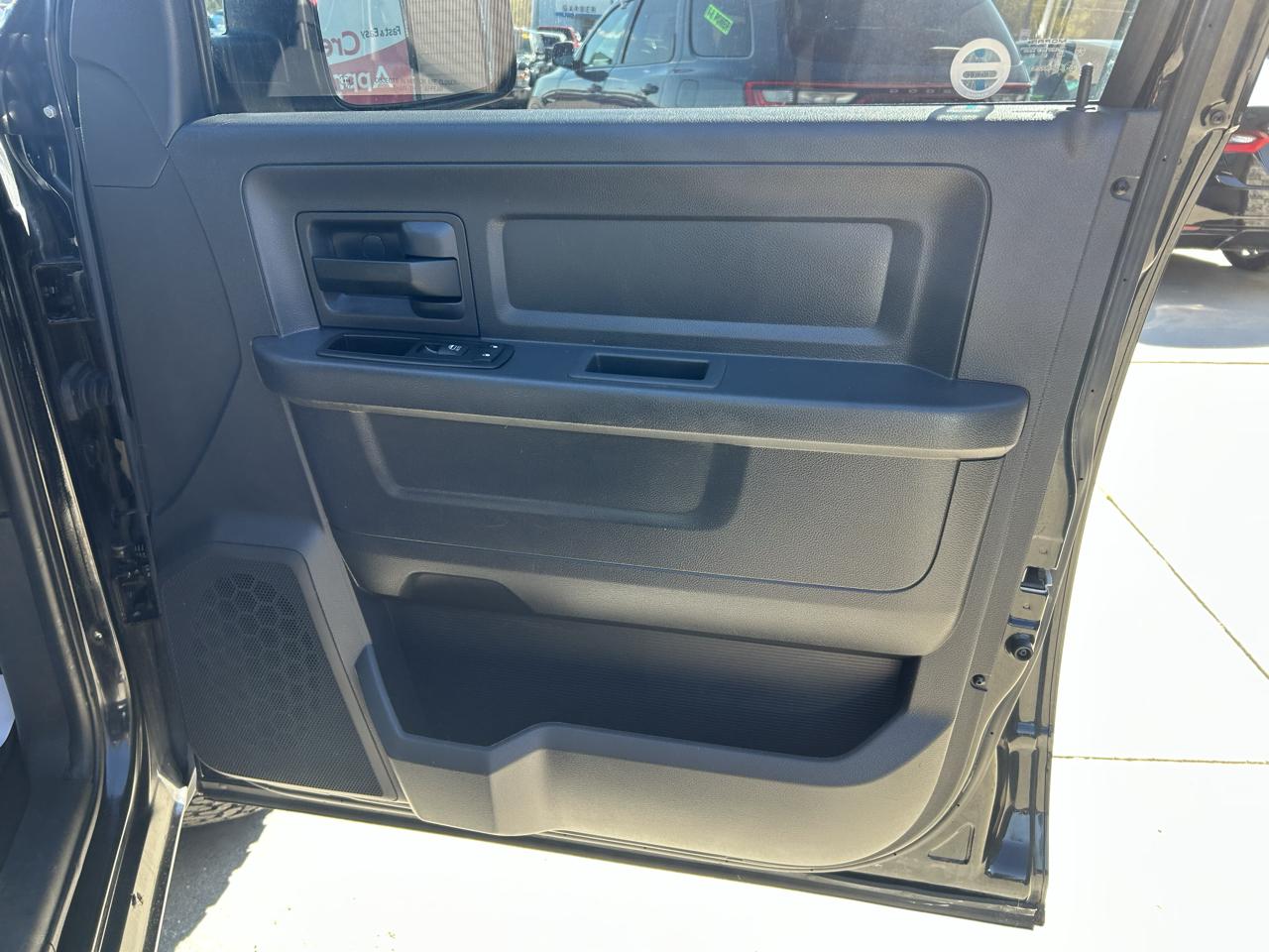 RAM 1500 4WD Quad Cab 140.5" ST 2012