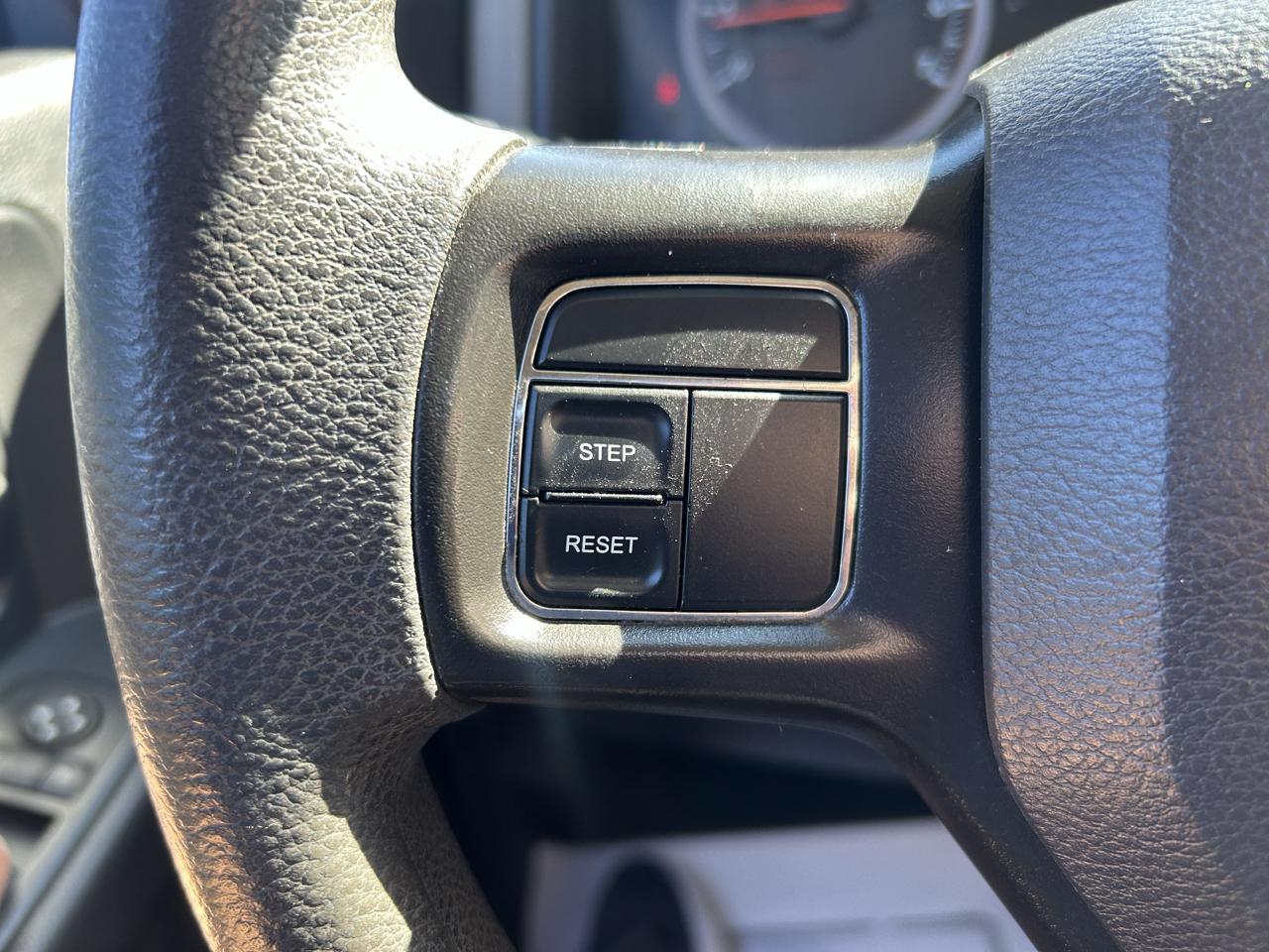 RAM 1500 4WD Quad Cab 140.5" ST 2012