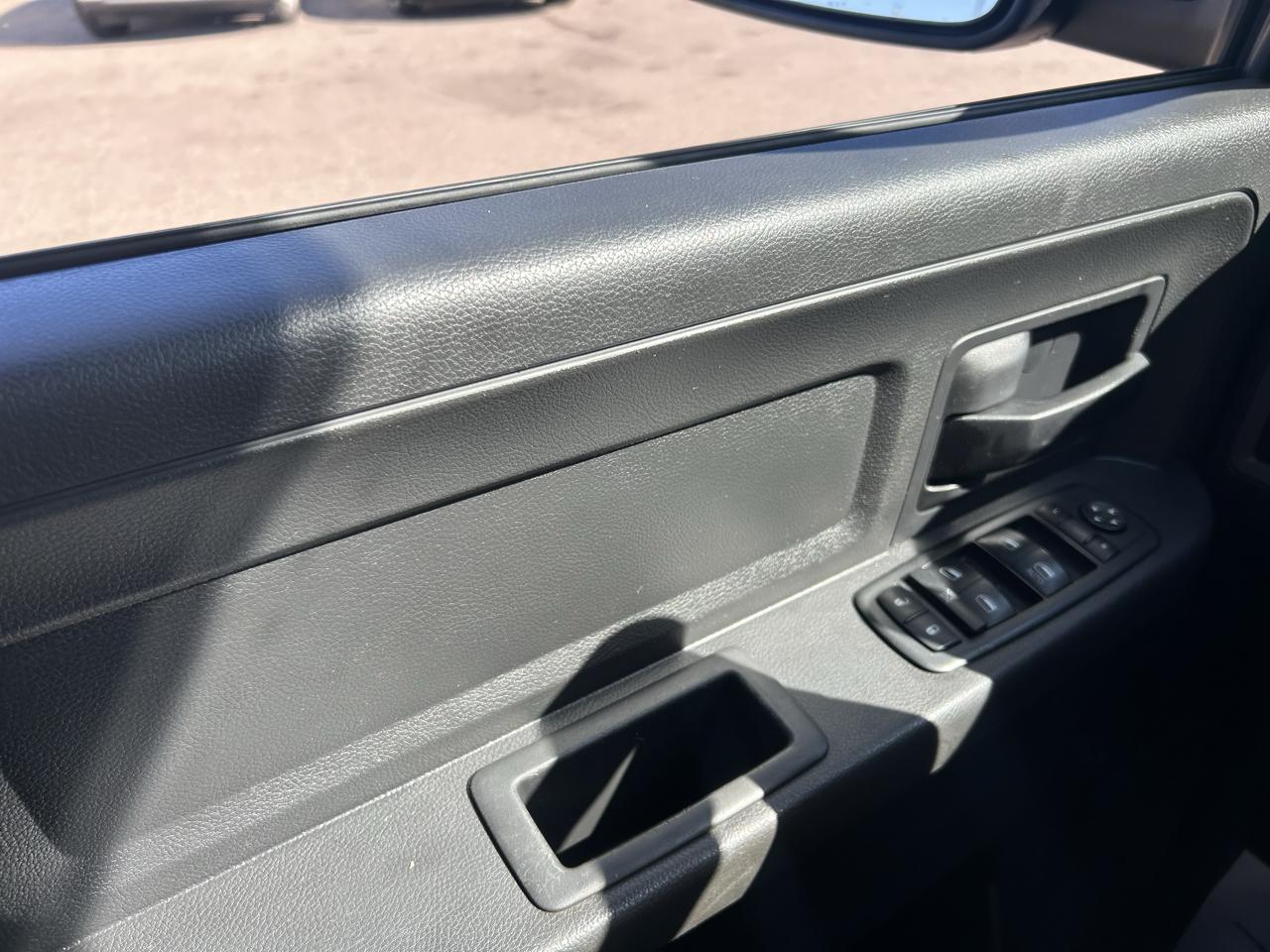 RAM 1500 4WD Quad Cab 140.5" ST 2012