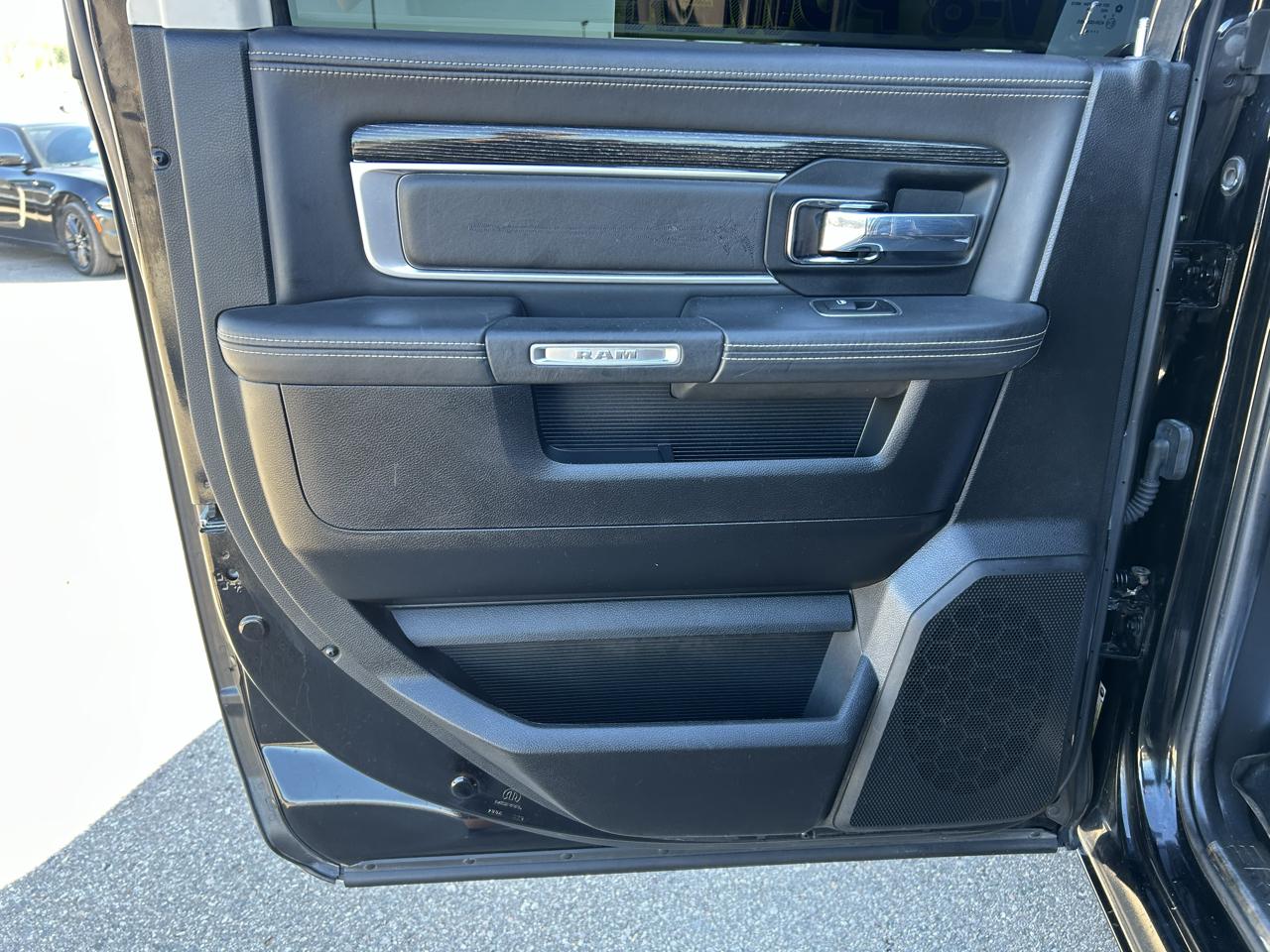 RAM 1500 4WD Crew Cab 140.5" Longhorn Limited 2014