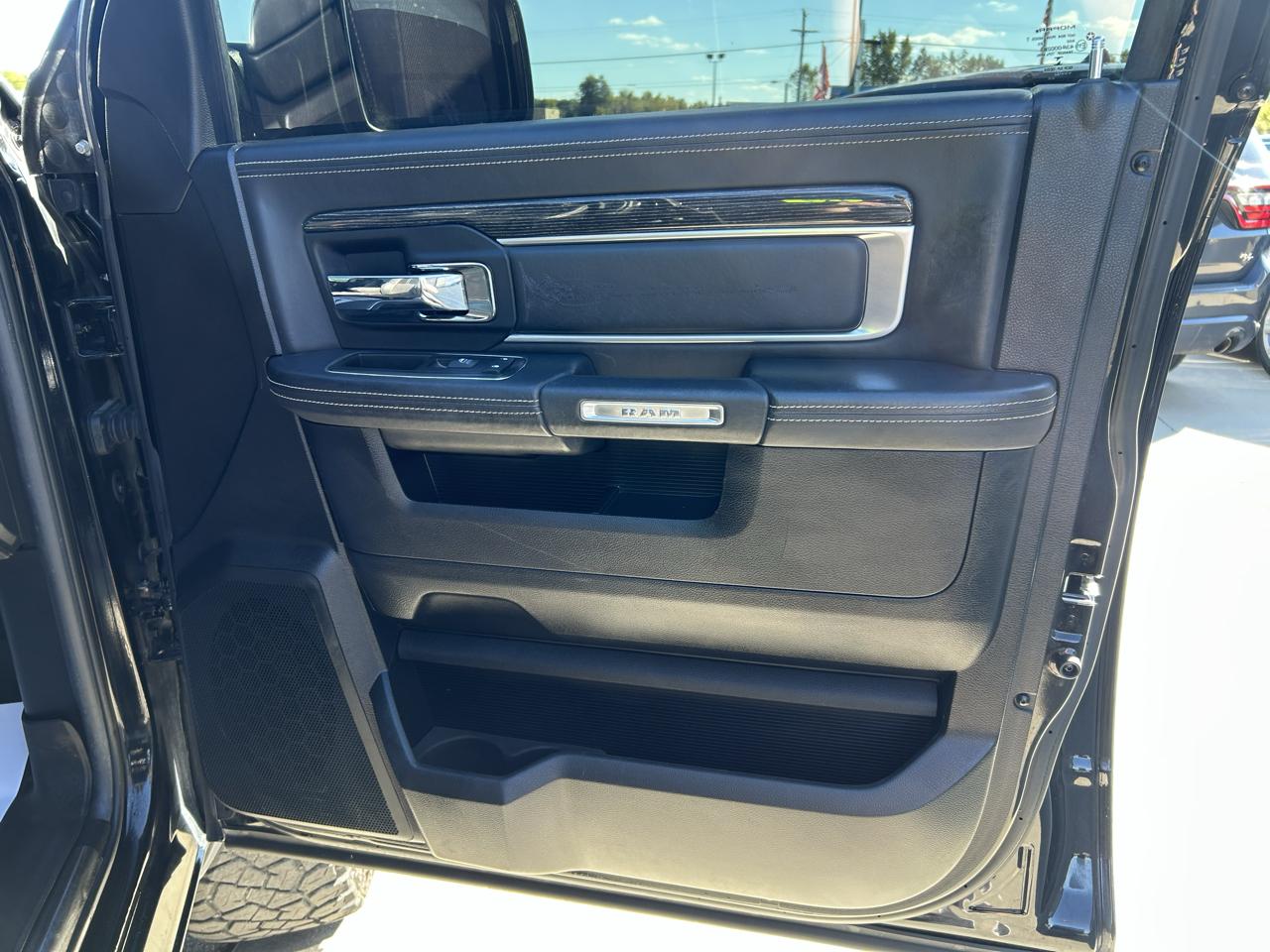 RAM 1500 4WD Crew Cab 140.5" Longhorn Limited 2014
