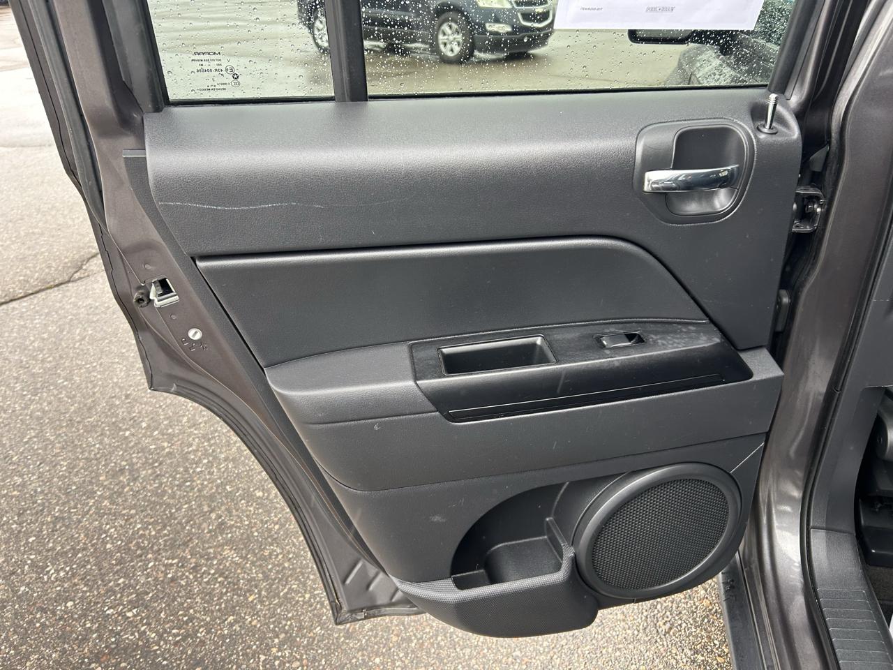 Jeep Patriot FWD 4dr High Altitude 2014