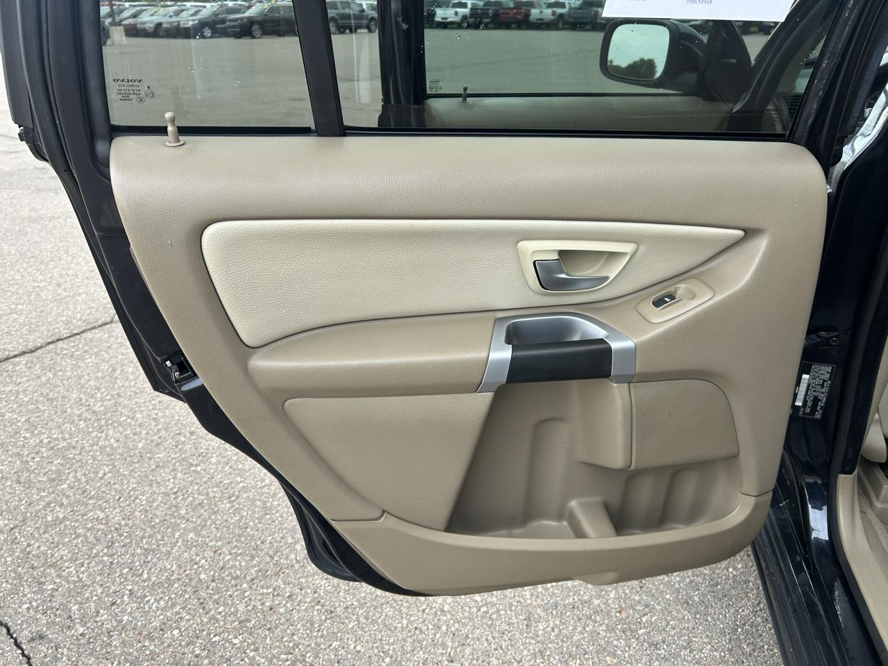 Volvo XC90 AWD 4dr I6 w/Snrf/3rd Row 2008