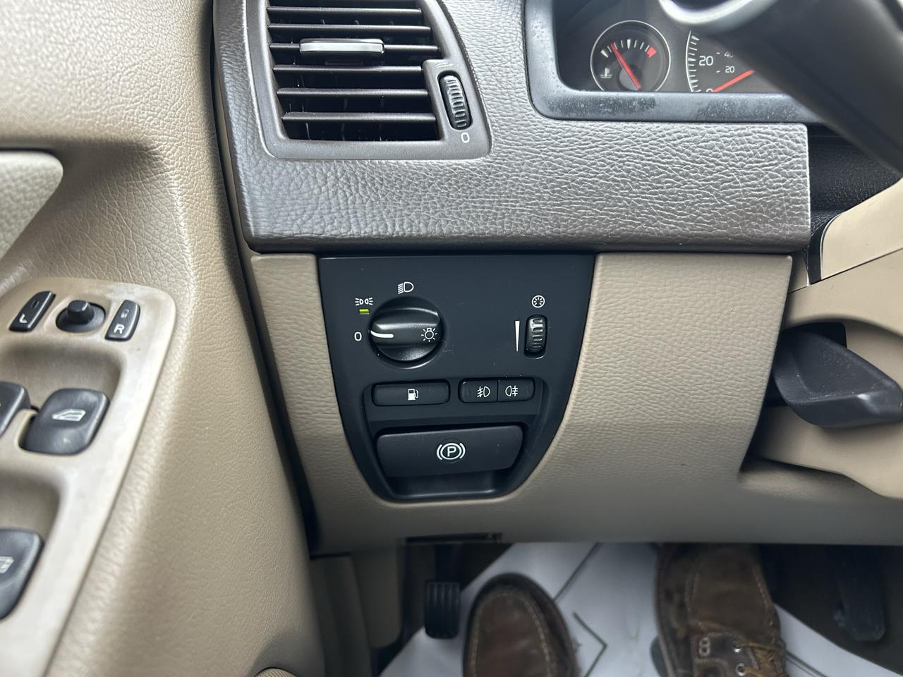 Volvo XC90 AWD 4dr I6 w/Snrf/3rd Row 2008