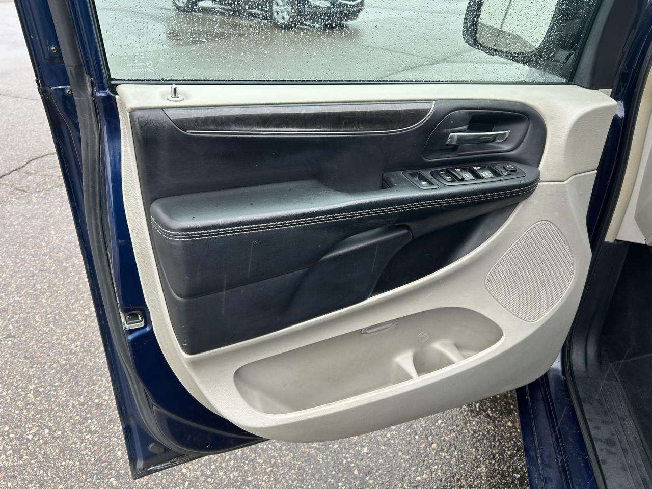 Chrysler Town & Country 4dr Wgn Touring 2014