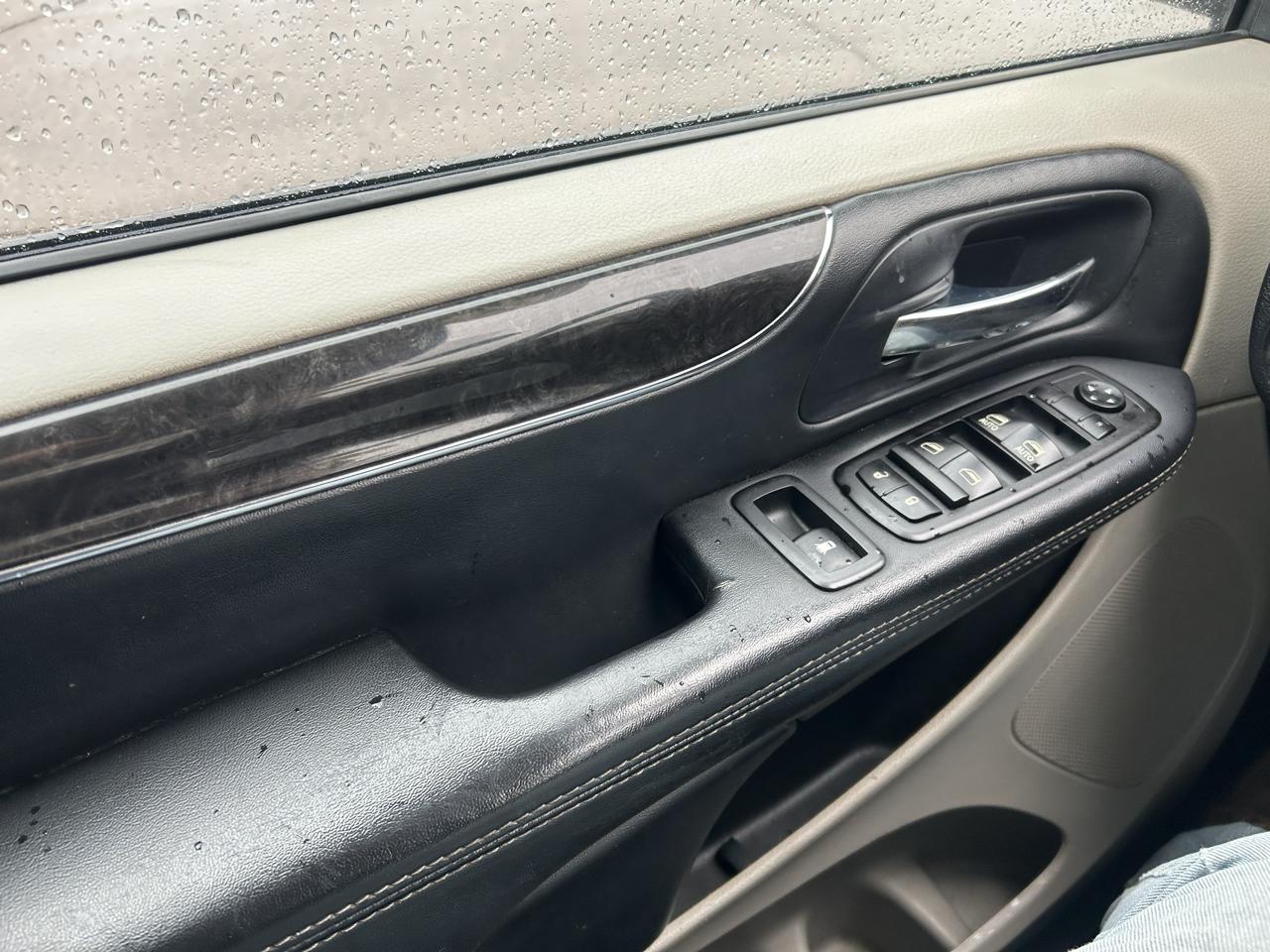Chrysler Town & Country 4dr Wgn Touring 2014