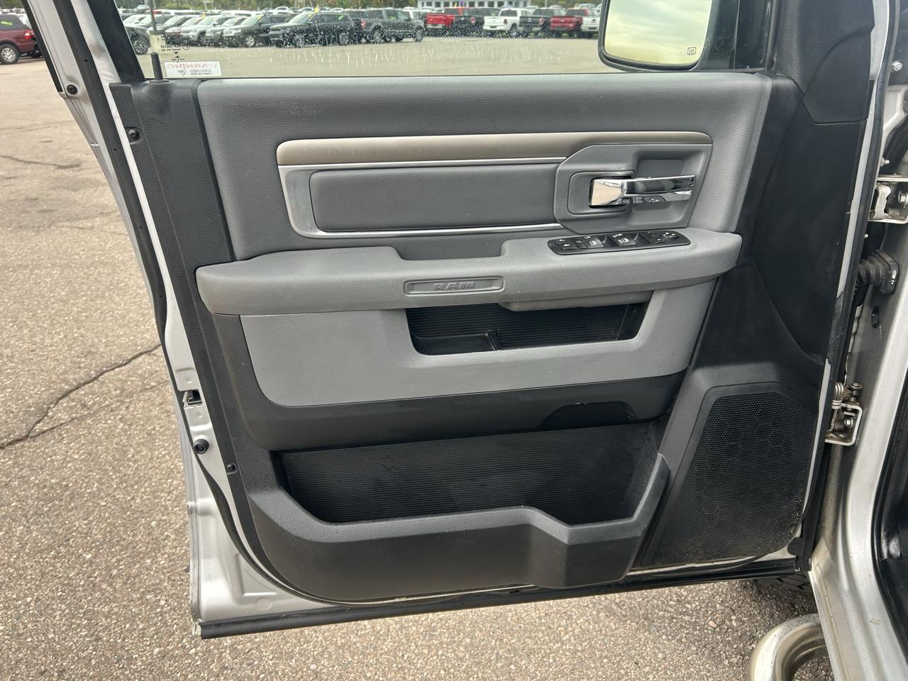 RAM 1500 4WD Crew Cab 140.5" Big Horn 2016