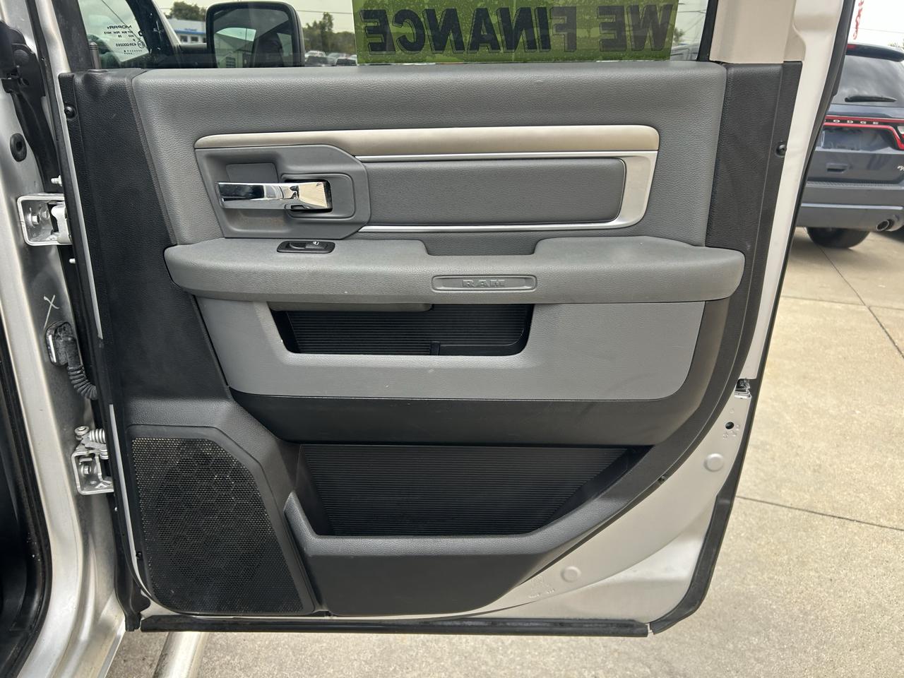 RAM 1500 4WD Crew Cab 140.5" Big Horn 2016