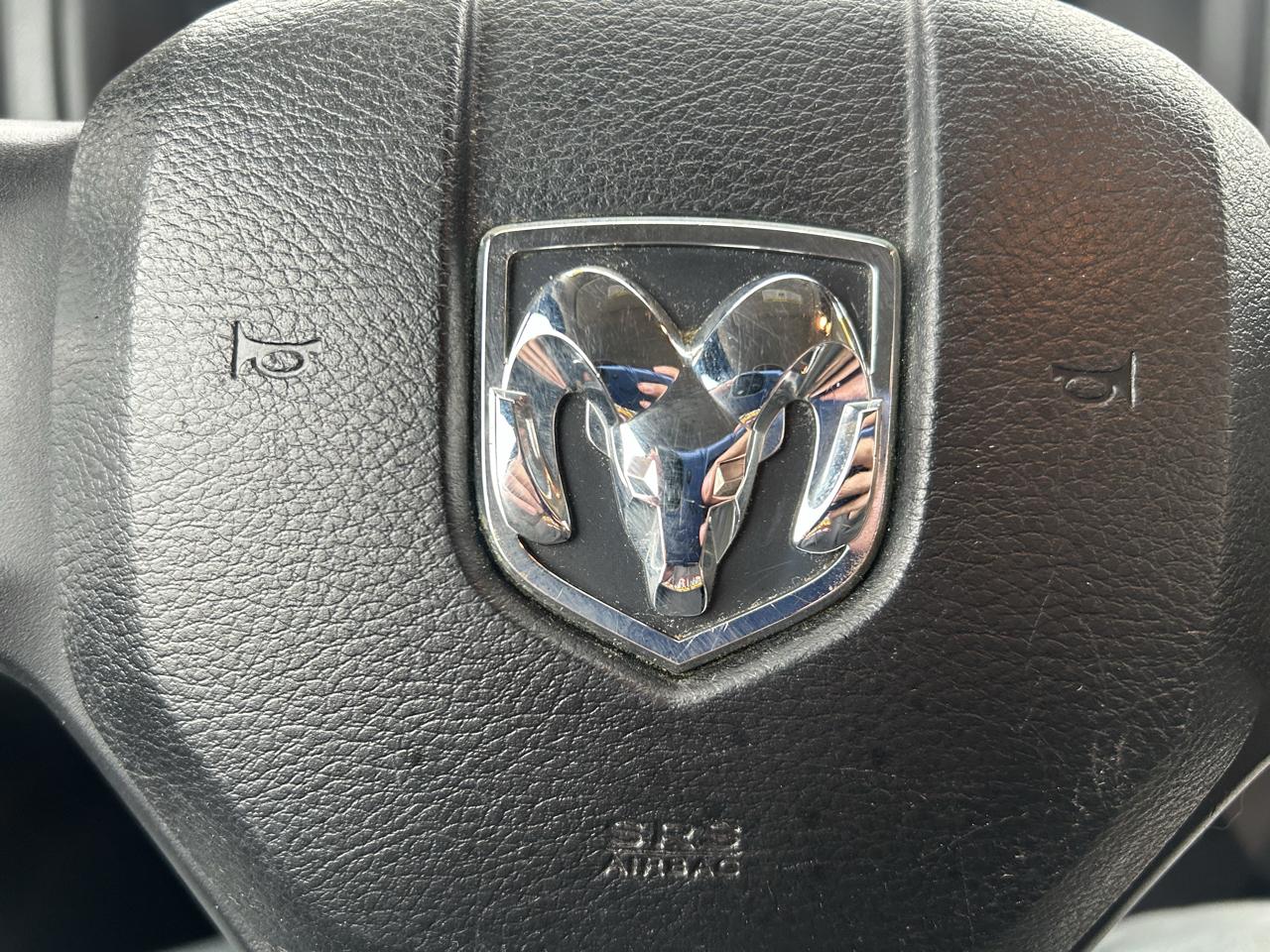 RAM 1500 4WD Crew Cab 140.5" Big Horn 2016