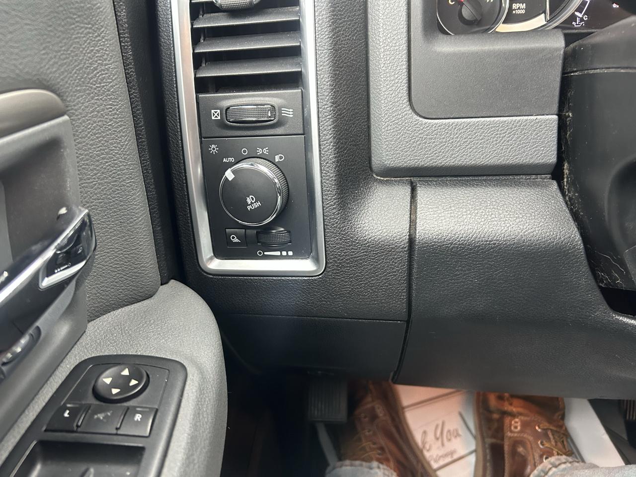 RAM 1500 4WD Crew Cab 140.5" Big Horn 2016