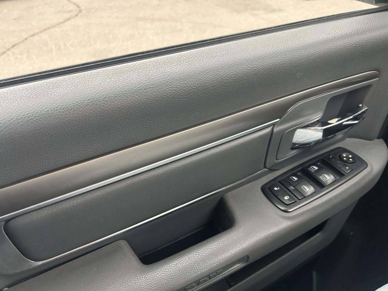 RAM 1500 4WD Crew Cab 140.5" Big Horn 2016