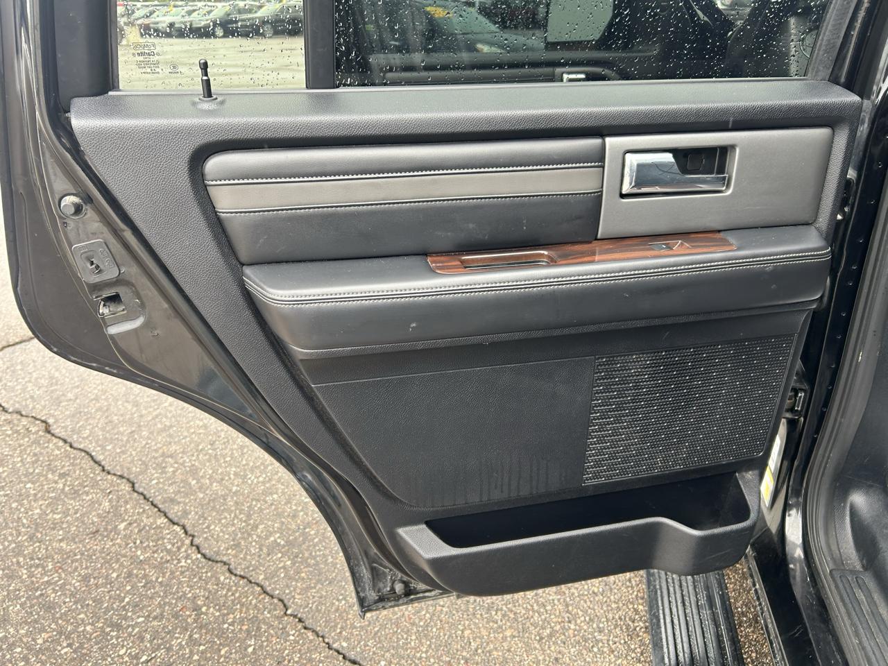 Ford Expedition 4WD 4dr Platinum 2016