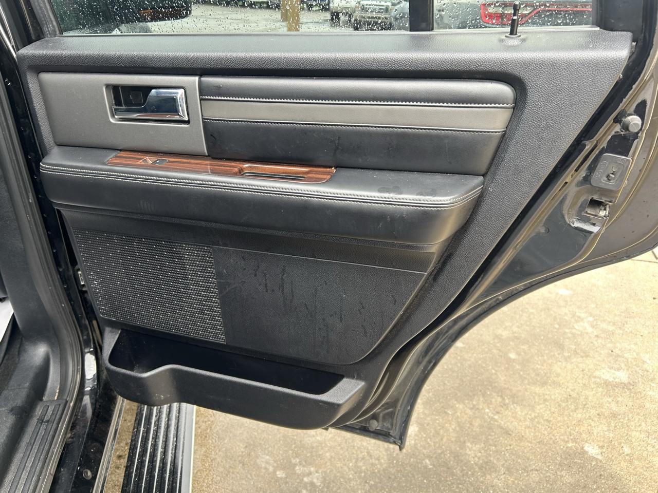 Ford Expedition 4WD 4dr Platinum 2016