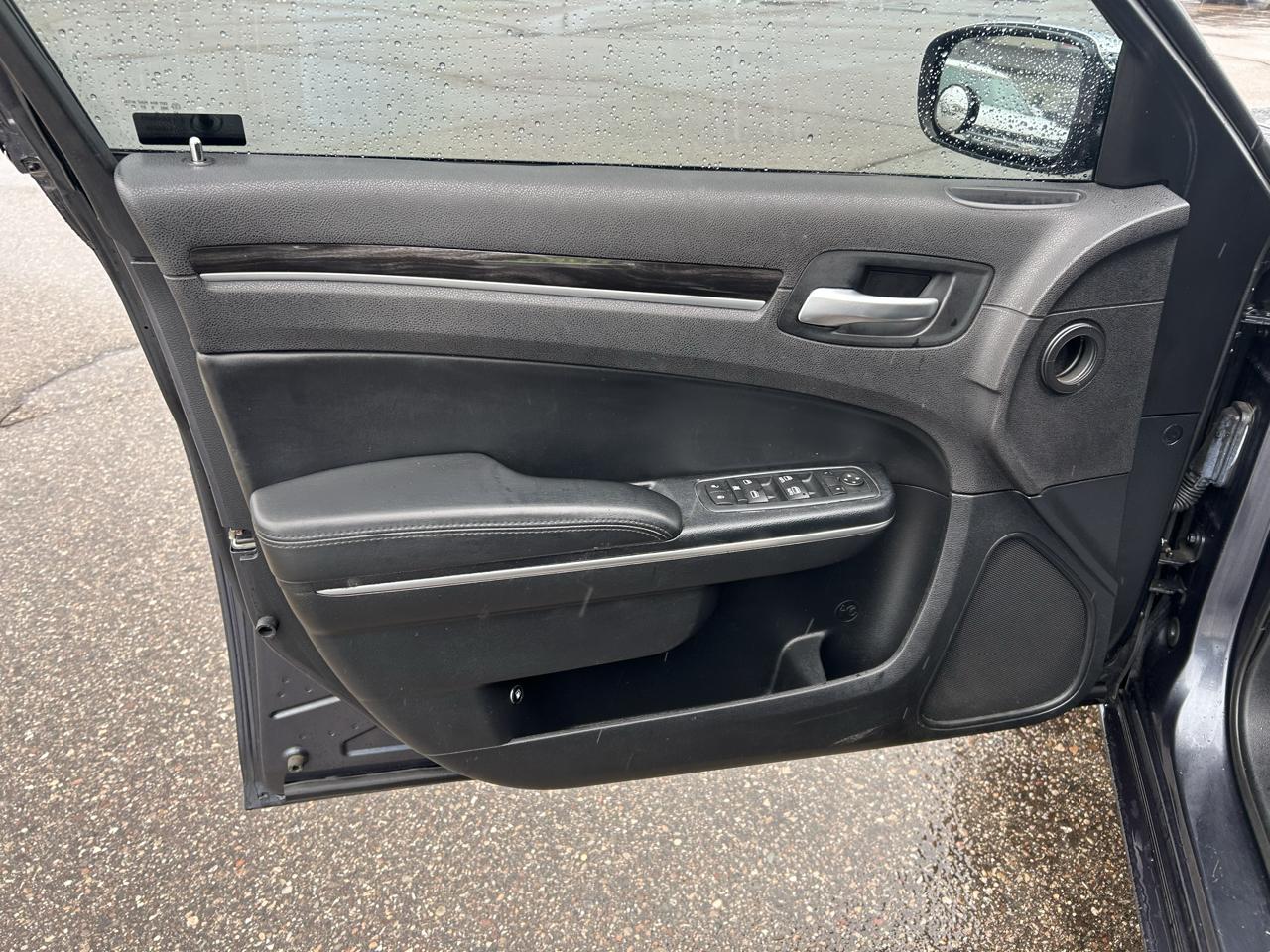 Chrysler 300 4dr Sdn Limited AWD 2016