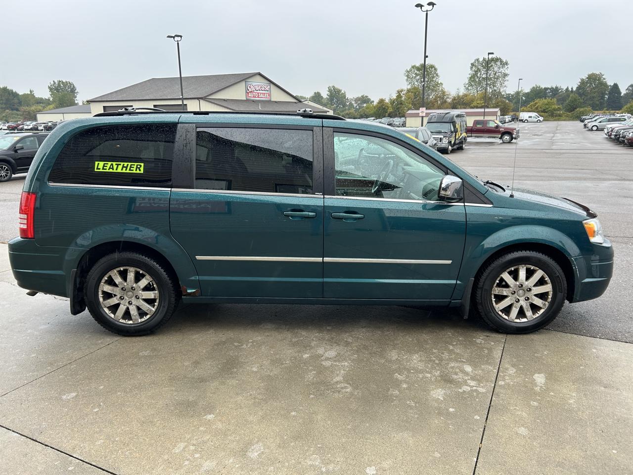 Chrysler Town & Country 4dr Wgn Touring 2009
