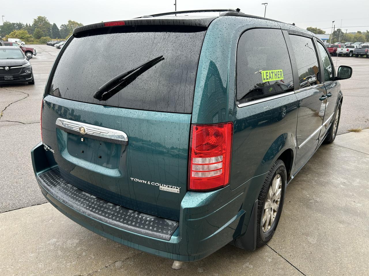 Chrysler Town & Country 4dr Wgn Touring 2009