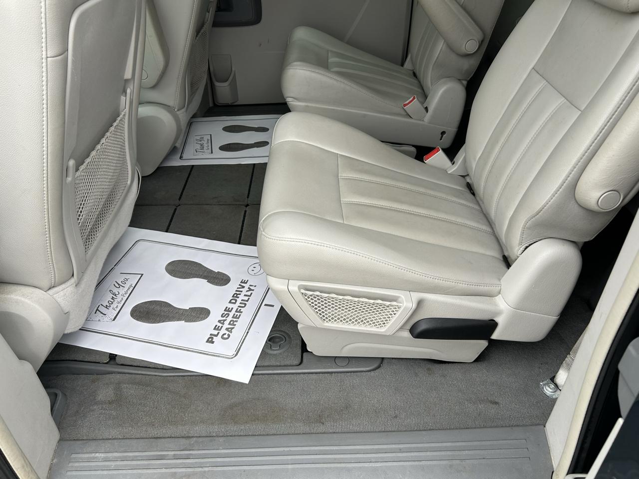 Chrysler Town & Country 4dr Wgn Touring 2009
