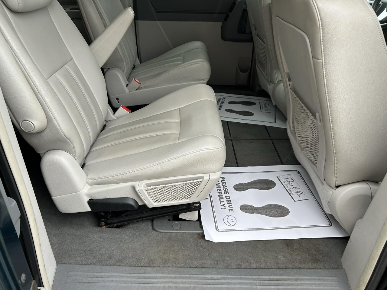 Chrysler Town & Country 4dr Wgn Touring 2009