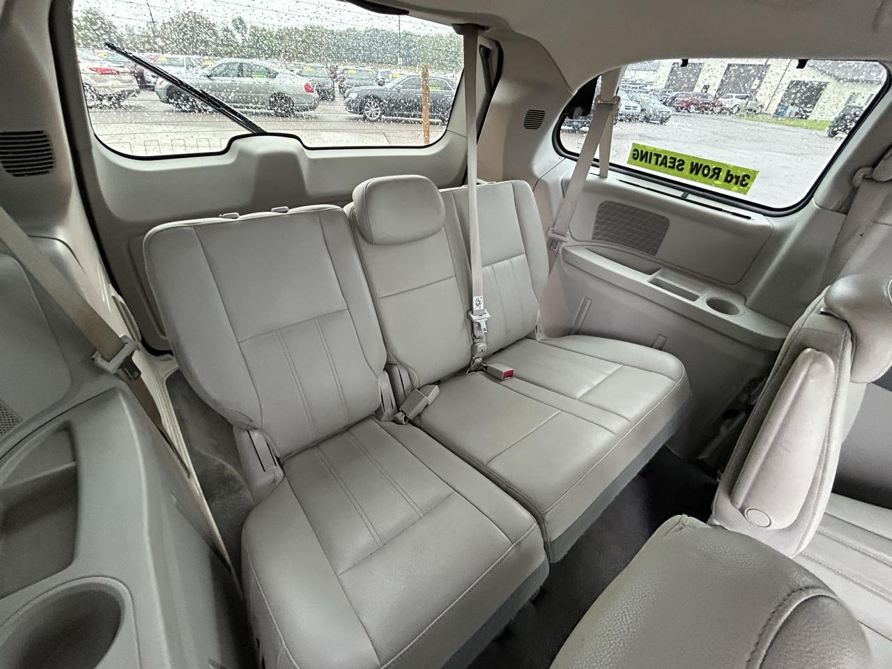 Chrysler Town & Country 4dr Wgn Touring 2009