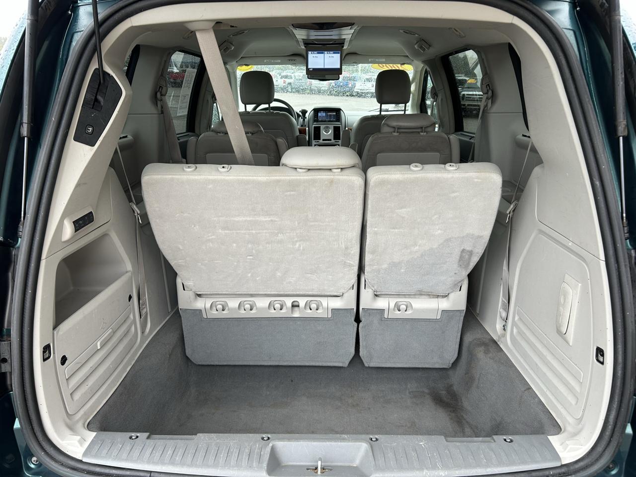 Chrysler Town & Country 4dr Wgn Touring 2009