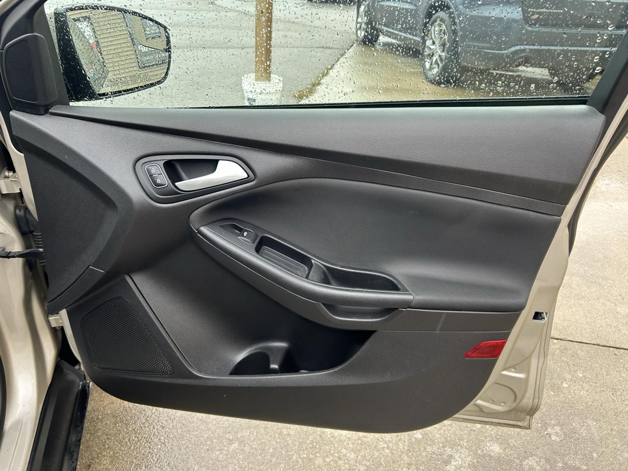 Ford Focus SE Sedan 2017