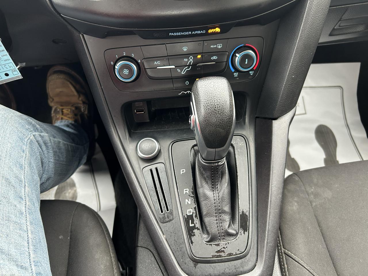 Ford Focus SE Sedan 2017