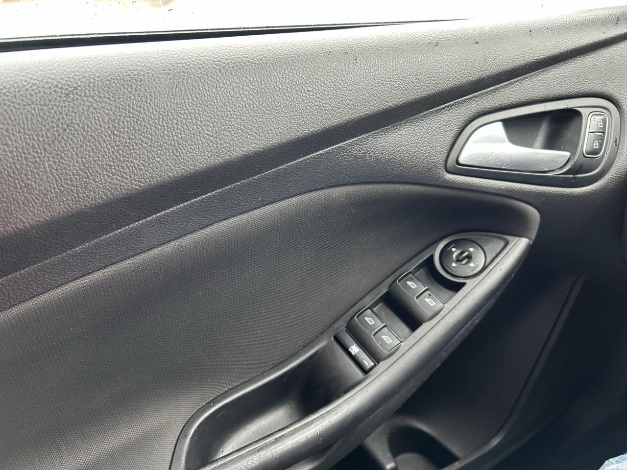 Ford Focus SE Sedan 2017