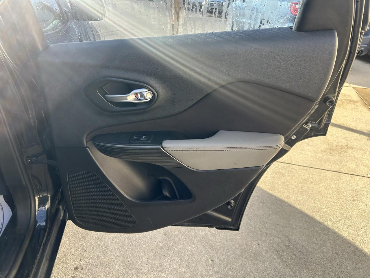 Jeep Cherokee 4WD 4dr Sport 2014