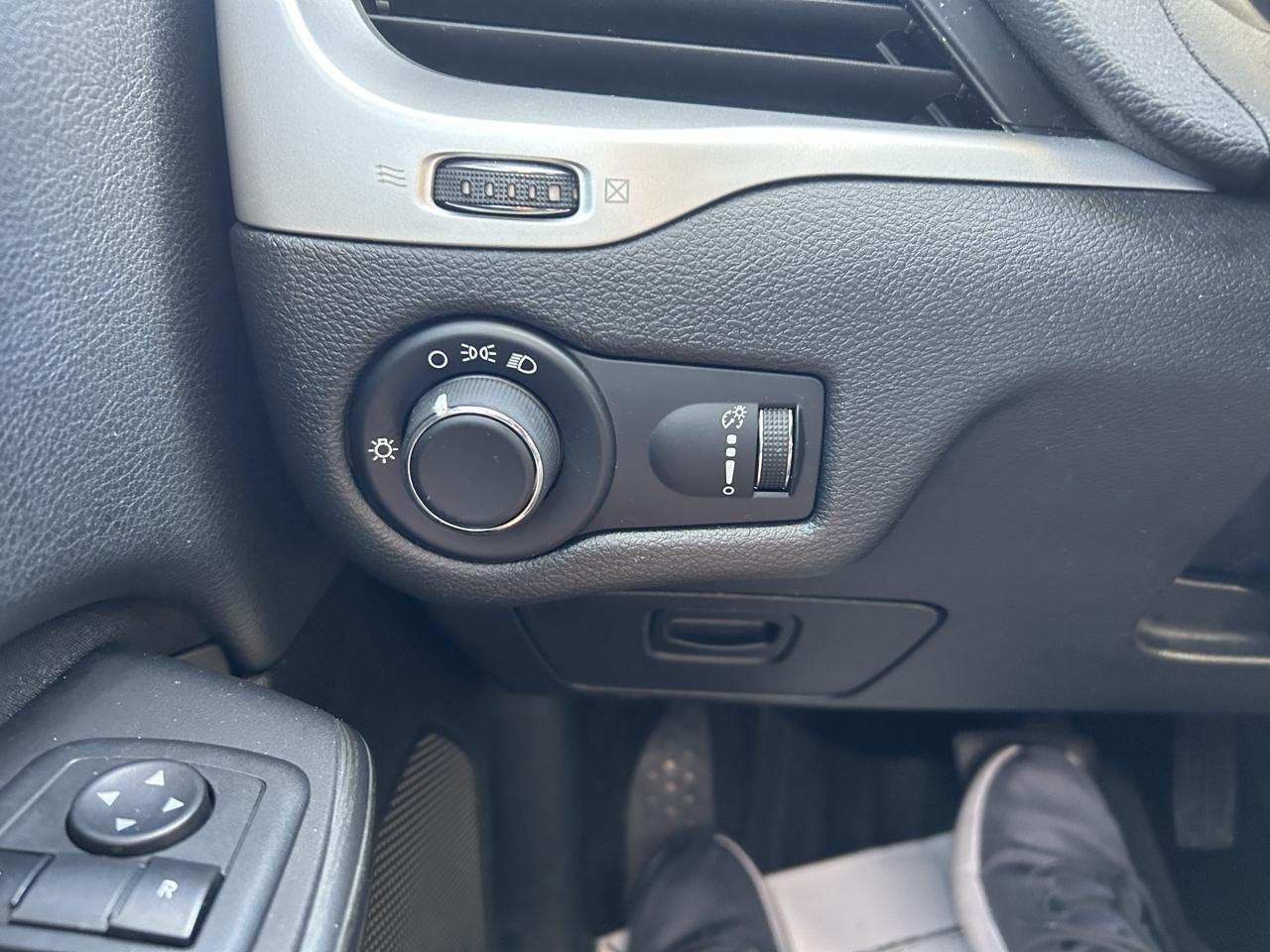 Jeep Cherokee 4WD 4dr Sport 2014