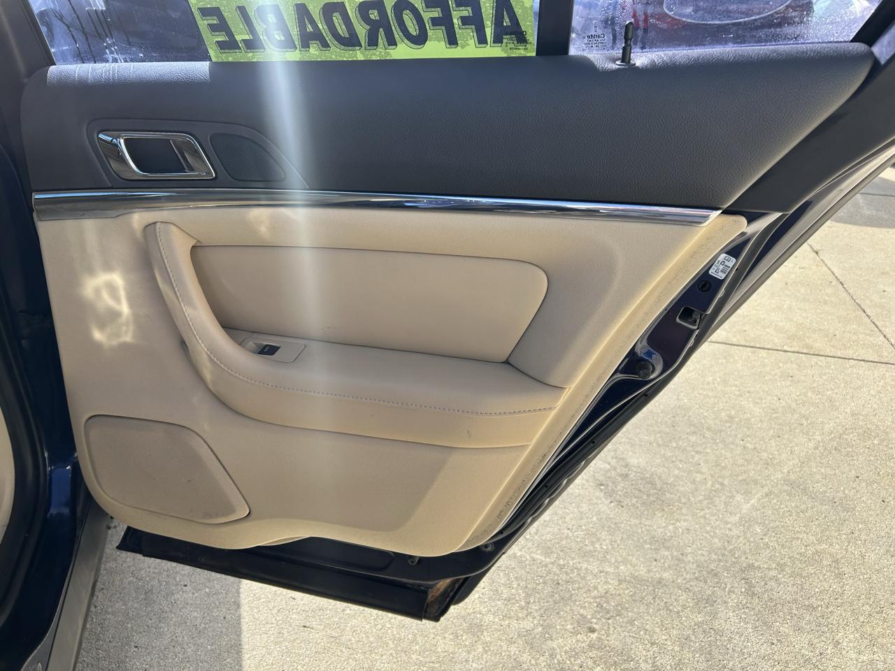 Lincoln MKS 4dr Sdn 3.5L AWD w/EcoBoost 2011