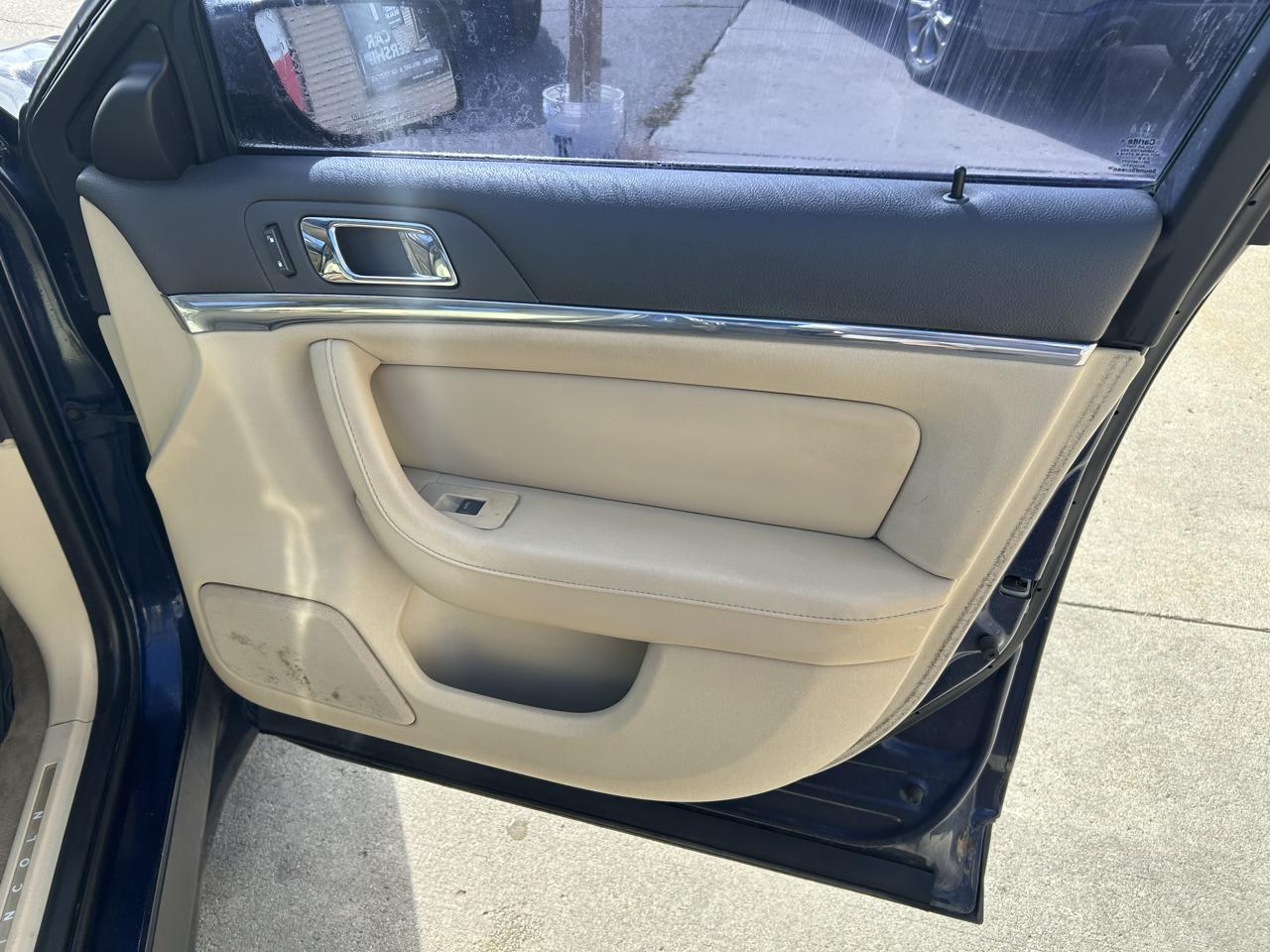Lincoln MKS 4dr Sdn 3.5L AWD w/EcoBoost 2011