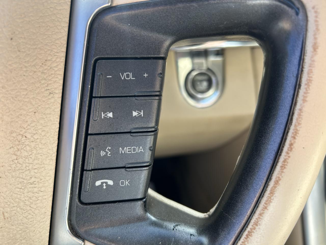 Lincoln MKS 4dr Sdn 3.5L AWD w/EcoBoost 2011
