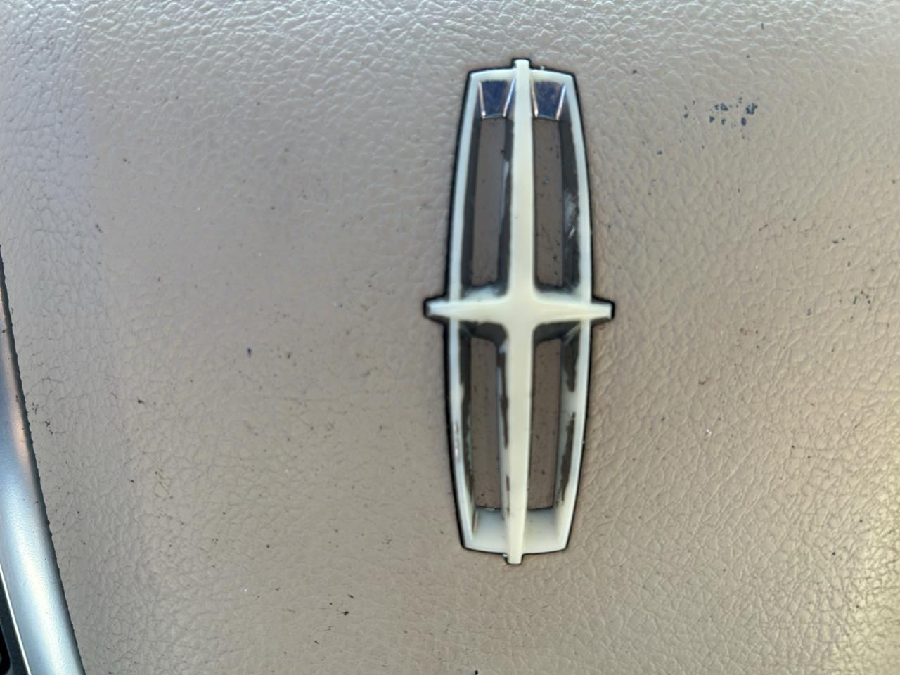 Lincoln MKS 4dr Sdn 3.5L AWD w/EcoBoost 2011