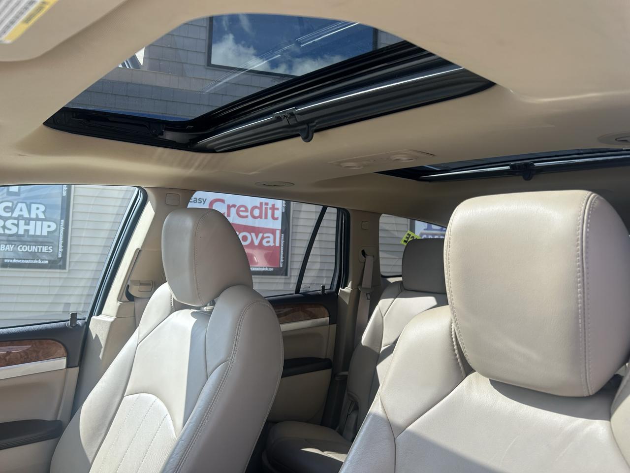 Buick Enclave FWD 4dr Leather 2012