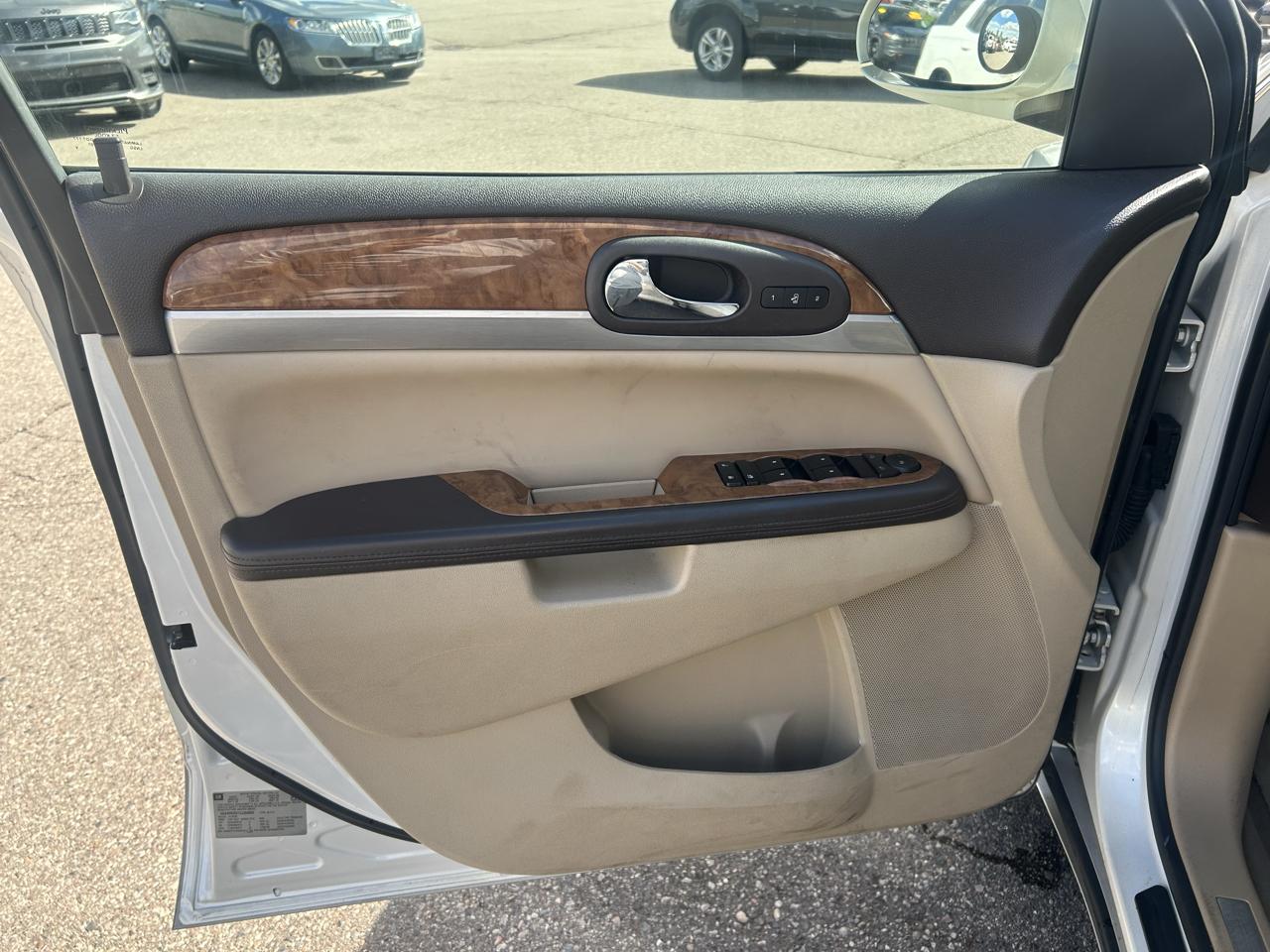 Buick Enclave FWD 4dr Leather 2012