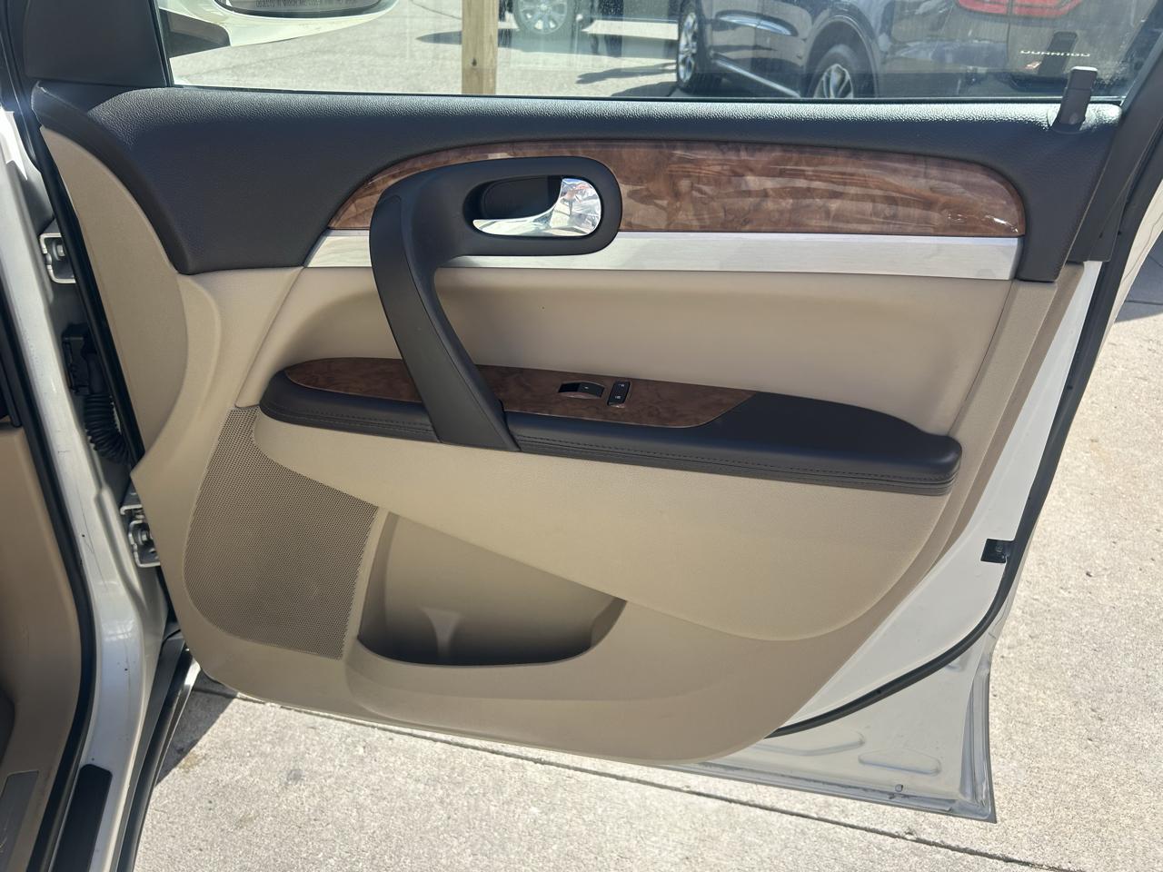 Buick Enclave FWD 4dr Leather 2012