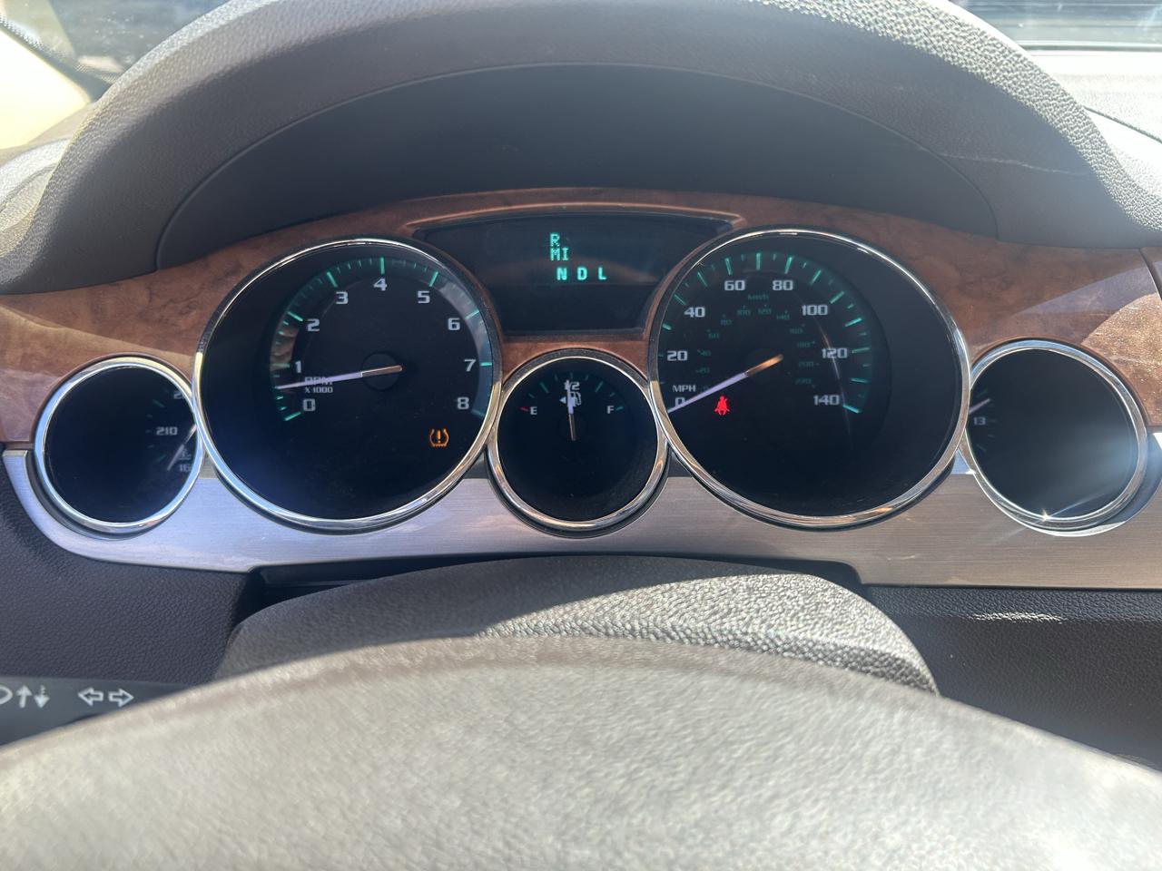 Buick Enclave FWD 4dr Leather 2012